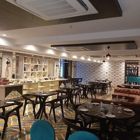 Hotel Basant Vihar Palace Bikaner Buitenkant foto